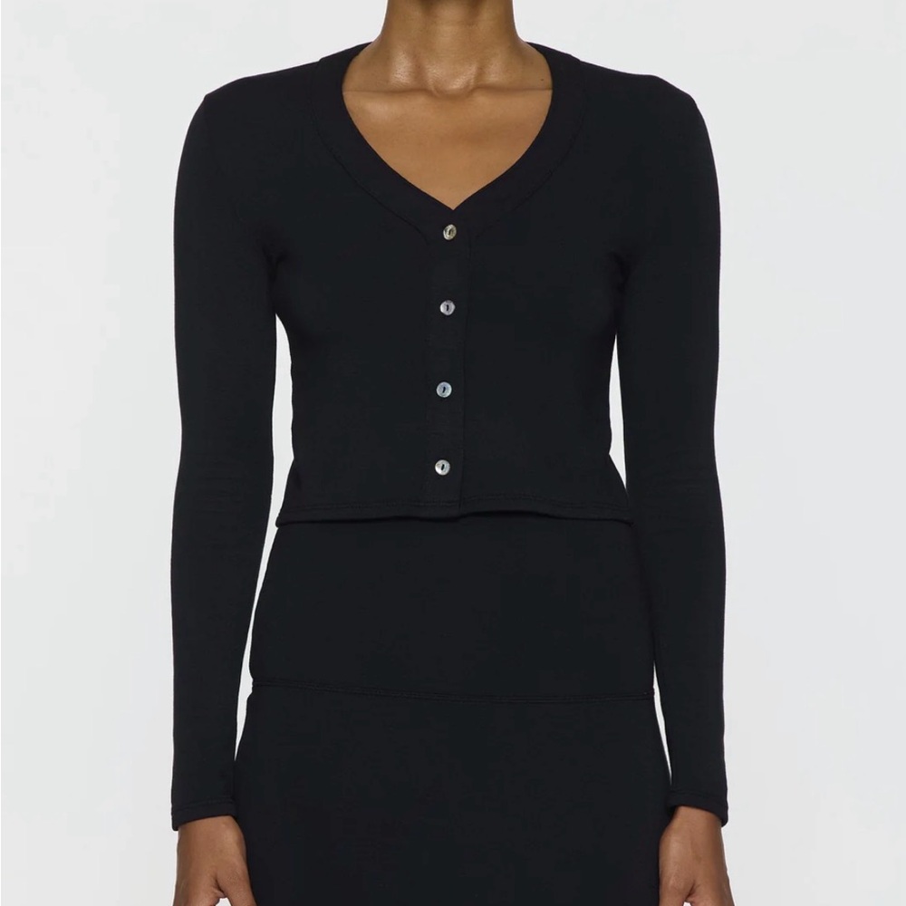 Black V-Neck Button-Up Women's Top crop cardigan bleusalt